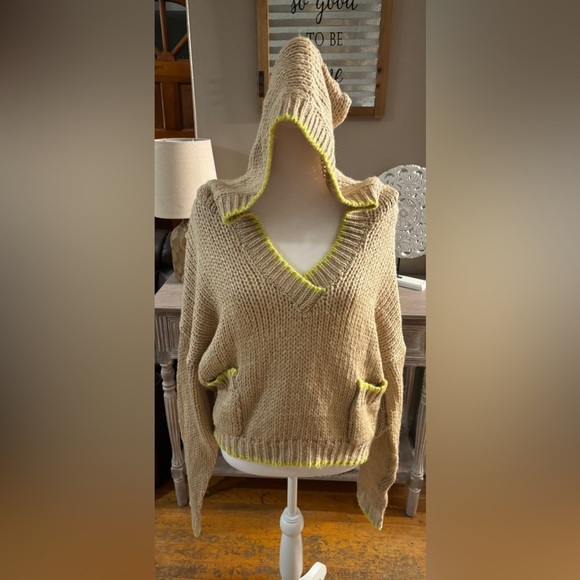 dee elly Sweaters - Dee Elly Hooded Sweater